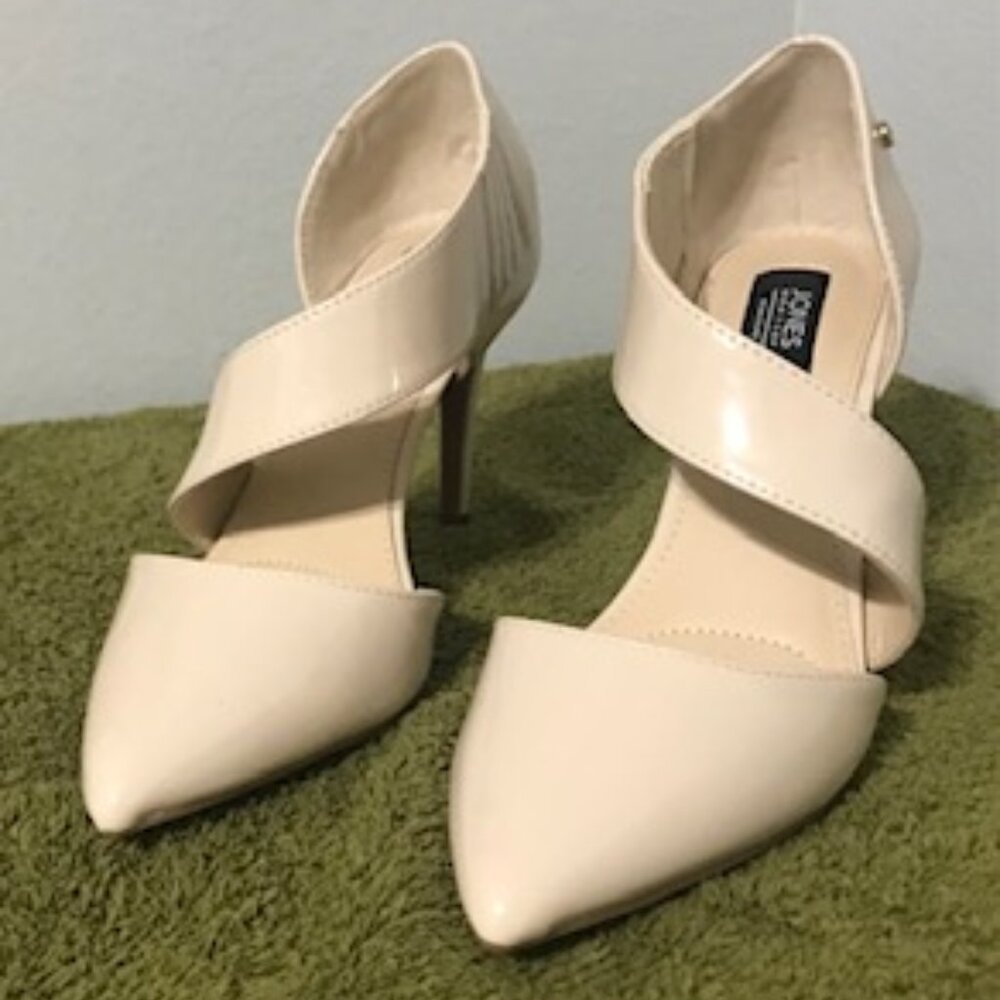 Buff Patent Leather Pumps